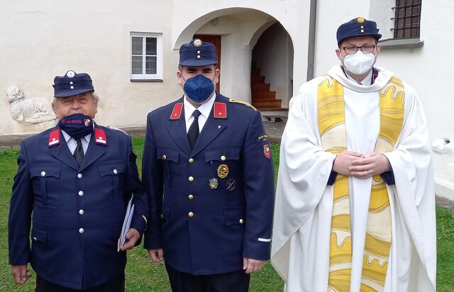 Fride Matitz, Christian Damei und Pfarrer Ulrich Kogler nach der Florianimesse.