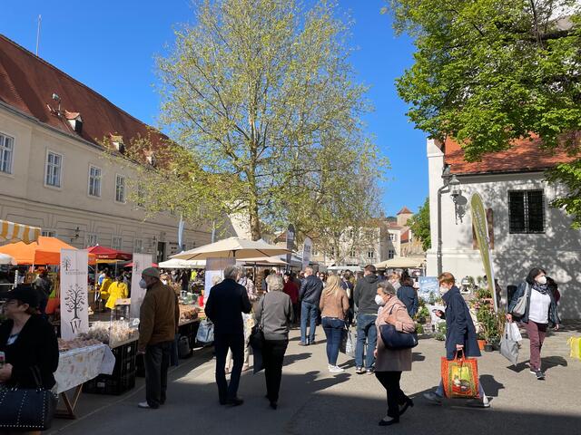 Viele Stammgäste und Neugierige kamen am 8. Mai | Foto: Doris Necker