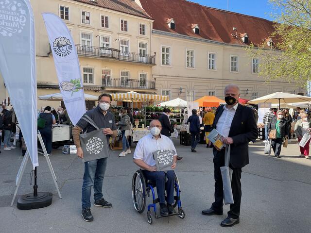 GF Horst Berger (Stadtmarketing Krems), STR Albert Kisling und  Bgm. Reinhard Resch | Foto: Doris Necker