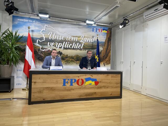 FP-Pressesprecher Alexander Murlasists und Verkehrssprecher Dieter Dorner. | Foto: Karin Zeiler / Bezirksblätter NÖ