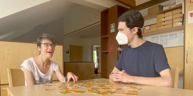 Florian Staffl absolviert den Zivildienst in einem Wohnhaus für Menschen mit Behinderung des Diakoniewerks in Salzburg. | Foto: Diakoniewerk Salzburg 
