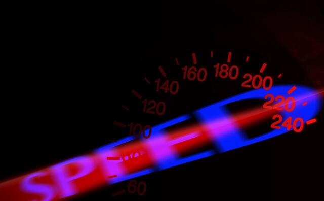 Ein Oberkärntner beschleunigte sein Fahrzeug im Zuge eines Überholmanövers auf 193 km/h.