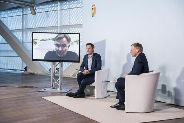 Willi Rutensteiner, Moderator Florian Danner und Landeshauptmann Thomas Stelzer beim Live-Talk.