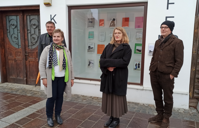 Werner Reiterer (r.) präsentiert seine Kunst bis 31. Juli in Gnas. | Foto: Gemeinde Gnas