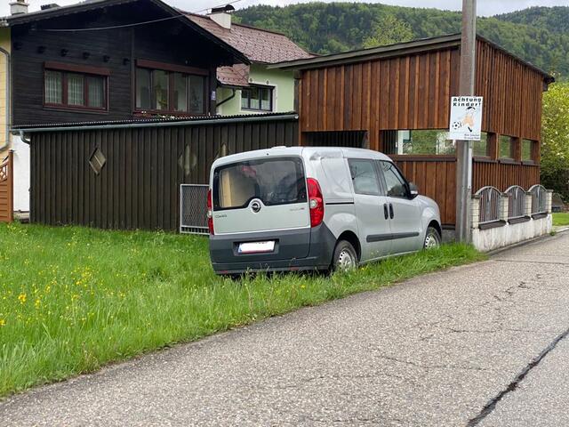 Das Mobile Radar von Bad Ischl – nun ein grauer Opel Comobo – "blitzt" aktuell in Sulzbach.