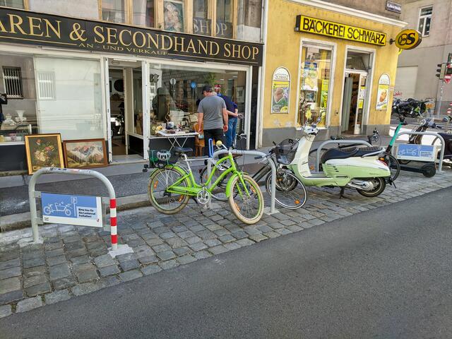 Diese Abstellfläche für Räder in der Alser Straße ist auch für Lastenräder geeignet. | Foto: Grüne Josefstadt