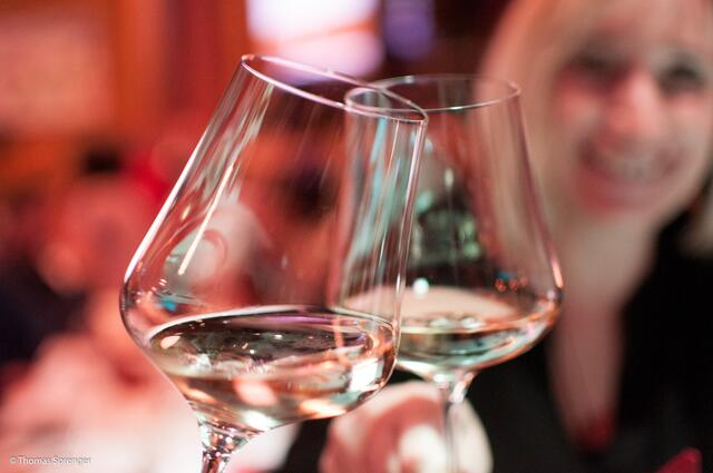 Zum Wohl! Auf einen sicheren und entspannten Start der Gastronomie- und Hotellerie!