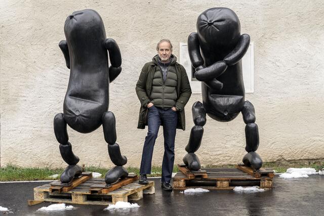Erwin Wurm ist am Freitag, 21. Mai, von 17.30 bis 19 Uhr im Museum Hartberg zu Gast und steht für Gespräche zur Verfügung. | Foto: Alexia Antsalki