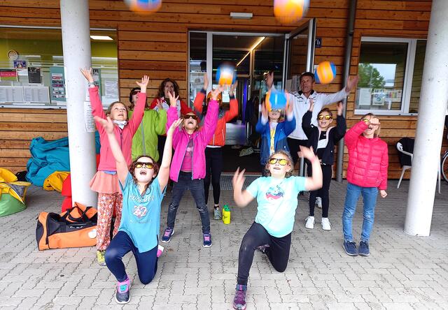 Viel Spaß hatten kinder und Jugendliche beim Volleyball-Schnuppertraining im JUZ.