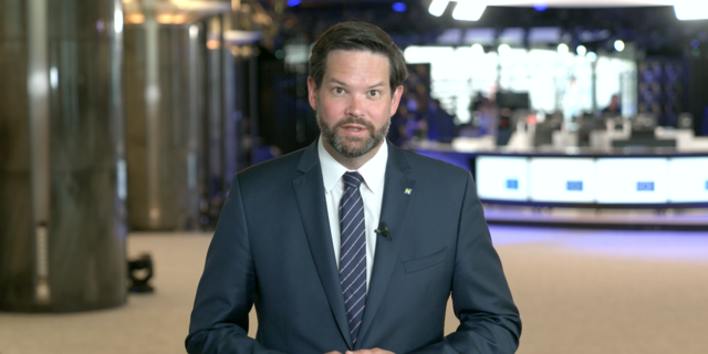 Lukas Mandl schickt eine Videobotschaft.