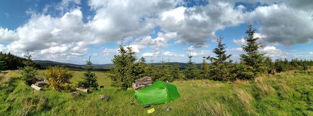 Irgendwo im Nirgendwo: Der Wicklow Way ist ein 132 km langer Fernwanderweg in Irland, der die Städte Dublin und Clonegal verbindet. Hier hat Aina Geber ihr Zelt im nördlichen Abschnitt, in den Wicklow Mountains, aufgeschlagen. | Foto: Aina Geber