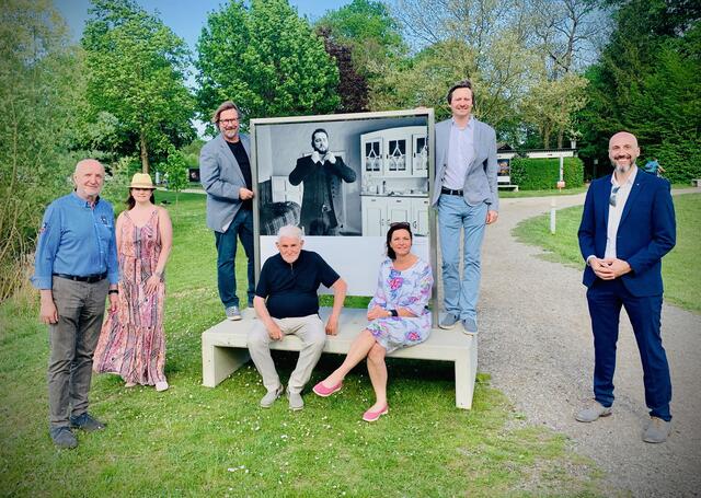 Altbürgermeister Franz Trischler aus St. Margarethen, Michaela Habinger, Innungsmeister-Stvin. Christian Schörg, Innungsmeister der Berufsfotografen, Organisator Werner Sobotka, Abg. z. NÖ LT Doris Schmidl, Hausherr Bgm. Rainer Handlfinger und Raiffeisen Gebietsleiter Werner Frech strahlten bei der Eröffnung mit der Sonne um die Wette.