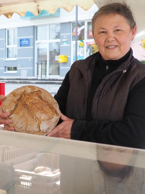 Helga Wurm ist stolz auf ihre traditionellen Brote. | Foto: BRS/Haslberger