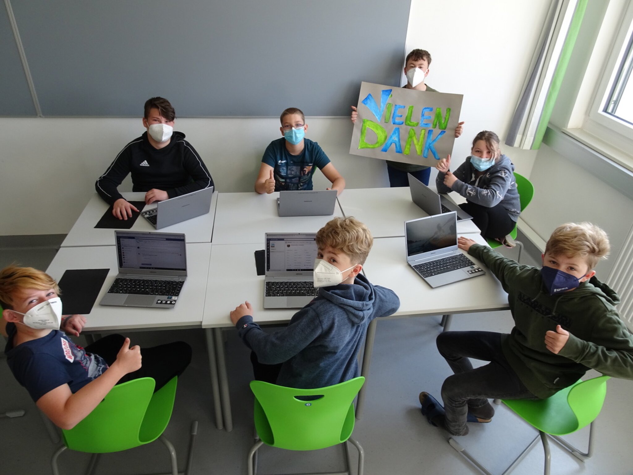 Mittelschule Seewalchen Goldhauben Sorgen F r Neue Sch lerlaptops mittelschule-seewalchen-goldhauben-sorgen-f-r-neue-sch-lerlaptops