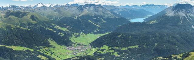 Die grenzüberschreitende Gesellschaft EWIV eint Nauders und die Ferienregion Reschenpass.  | Foto: TVB-Tiroler-Oberland-Flo-Albert 