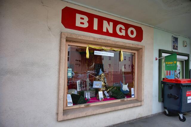 Die leerstehenden Schaufenster werden als Ausstellungsräume genutzt. | Foto: Andreas Baumgartner/BRS