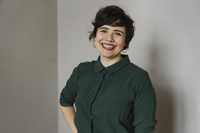 Kulturwissenschaftlerin Elisabeth Lechner zerlegt in "Riot, don’t diet!" Vorurteile und legt einen ermutigenden Fünf-Punkte-Plan vor, wie man den Begriff "Schönheit" hinterfragen kann.