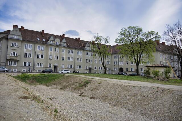 In der Wohnsiedlung Wimhölzel-Hinterland sind die ersten Wohnbauten bereits abgerissen. Die Neubebauung startet im Juni 2021. | Foto: Andreas Baumgartner/BRS