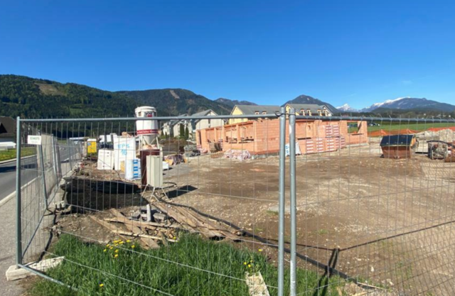 In Paternion wird gebaut. Im vorderen Teil entsteht ein Ingenieurbüro. Im hinteren Bereich ein Burnout-Prophylaxe-Zentrum.