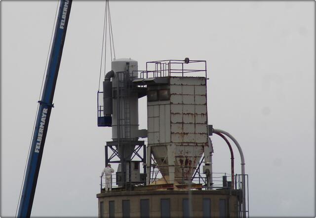 Noch schnell telefonieren bevor es in den Kessel geht  | Foto: Kurt Nöhmer