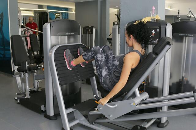 Die Zeiten von "Home-Workouts" sind vorbei - Mit den Öffnungsschritten ist endlich wieder das Training in Studios möglich. | Foto: pixabay/Alterfines (Symbolbild)