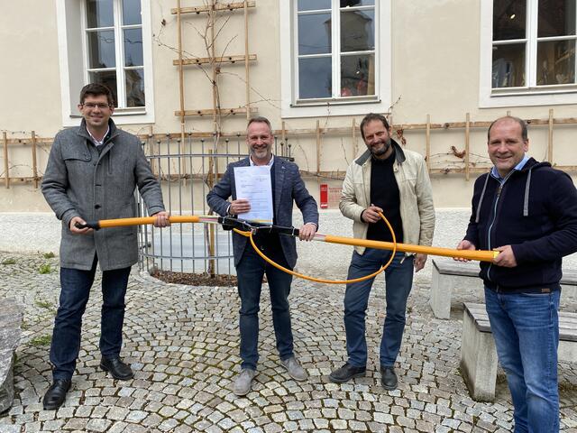 Von Links: Landesrat Martin Gruber, LAG-Obmann und 1. Gemeindebundpräsident Günther Vallant, LEADER-Manager Peter Plaimer, LAG-Manager Michael Baldauf | Foto: LAG Unterkärnten