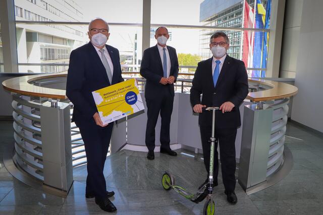 Landtagsabgeordneter Karl Moser, Zweiter Landtagspräsident Gerhard Karner und Mobilitätslandesrat Ludwig Schleritzko.