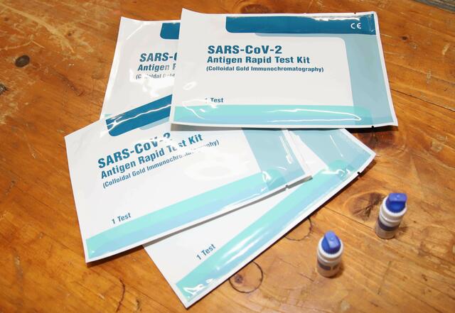 Kunden-Testungen vor Ort in Betrieben möglich: Der Bund stellt steirischen Unternehmen zum Start ein wöchentliches Kontingent von rund 500.000 Antigen-Testkits zur Verfügung, in weiterer Folge kann dieses – bei Bedarf – auf 700.000 aufgestockt werden.