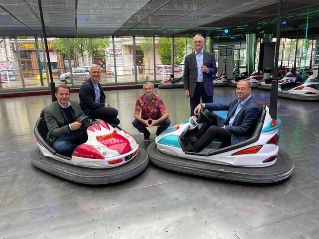 Präsentierten das Sicherheits- und Präventionskonzept des Wiener Praters (v.l.): Stefan Sittler-Koidl (Präsident des Wiener Praterverbandes), Alexander Ruthner (Prokurist Prater Wien GmbH), Umweltmediziner Hans-Peter Hutter, Karl Jan Kolarik (Obmann des Vereins Prater Aktiv und Schweizerhaus-Geschäftsführer) sowie Michael Prohaska (Geschäftsführer Prater Wien GmbH). | Foto: Brunner