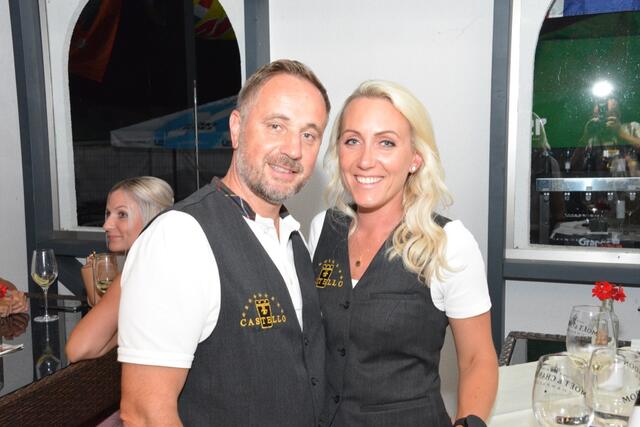Birgit &amp; Robert Neumann auf der Terrasse ihres Castello. | Foto: Pfister