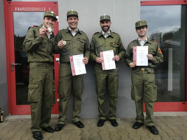 Die frischgebackenen "Feuerwehrmaturanten" aus dem Bezirk Jennersdorf: Manuel Bruckner, Andreas Valda, René Gigler und Daniel Mohapp (von links). | Foto: Bezirkskommando Jennersdorf