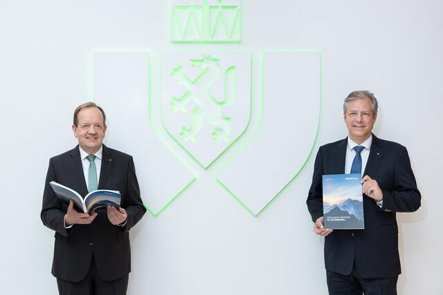 Zufrieden mit der Bilanz der Grazer Wechselseitigen: Vorstandschef Othmar Ederer und Generaldirektor Klaus Scheitegel