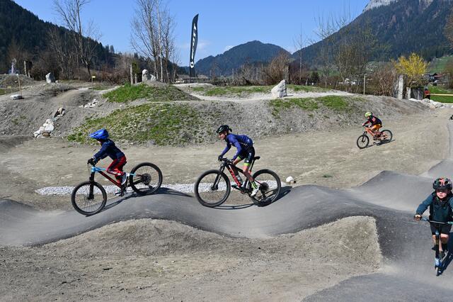 Ob mit dem Fahrrad, Skates oder Scooter: Hier sind alle willkommen.  | Foto: Sport Edinger