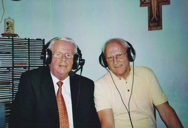 2009 hatte der Telfer Ferdinand Reitmaier(l.)den weltbekannten Mediziner Raimund Margreiter vor dem Mikrofon.