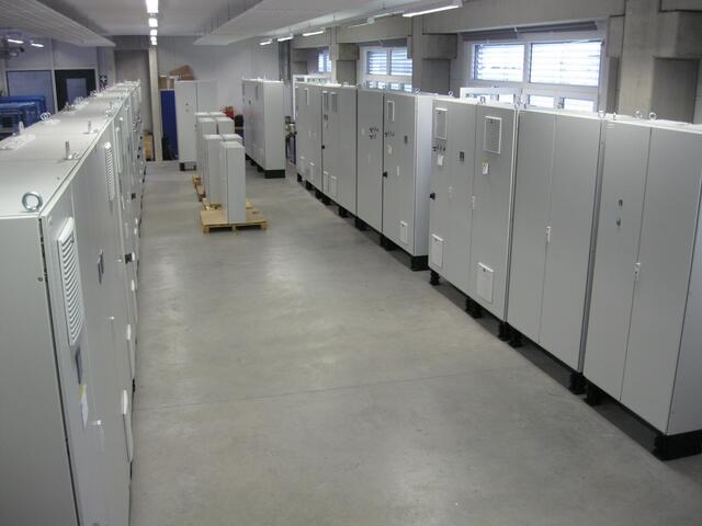 Die hauseigene Schaltschrank-Fertigung am Standort in Lebring.