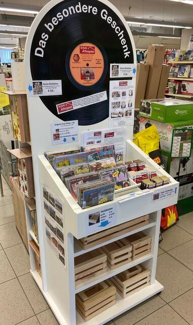 Ein solcher Verkaufsstand für "schule Äthiopien" ist ab sofort im Lagerhaus Gleinstätten zu finden.