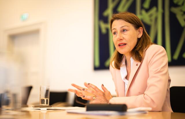 Gesundheitslandesrätin Annette Leja war über 20 Jahre am Sanatorium Kettenbrücke in Innsbruck beschäftigt.  | Foto: © Angerer/VP-Tirol