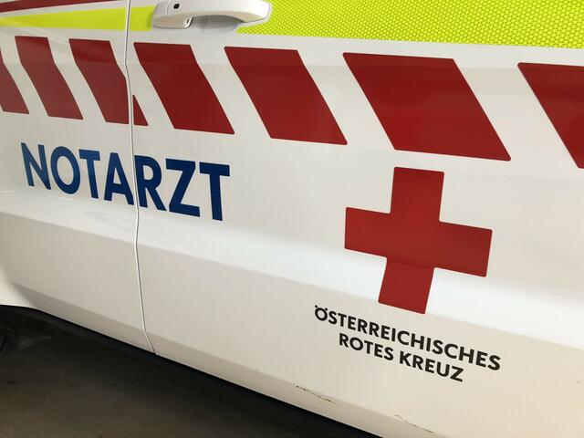 Verkehrsunfall in Bruck an der Glocknerstraße: Ein Autofahrer prallte gegen einen Lastwagen und wurde dabei verletzt. | Foto: BBL