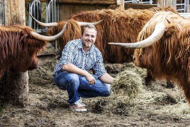 Der Hochlandrinderzüchter Hias vertritt in der 18. Staffel der ATV-Sendung "Bauer sucht Frau" den Bezirk Liezen. | Foto: Ernst Kainerstorfer