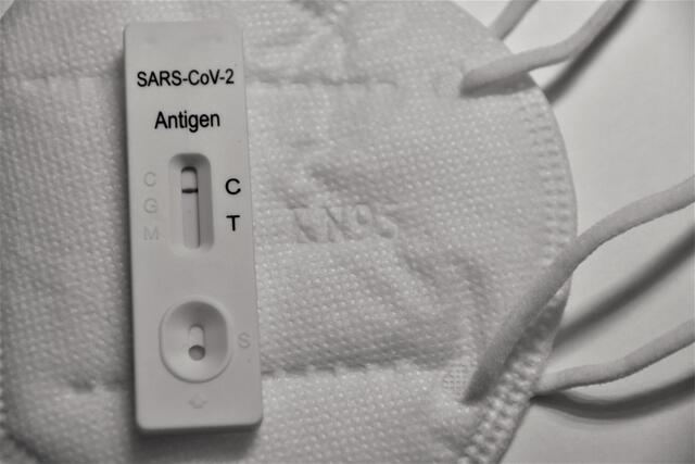 Den Antigen-Selbsttest kann nun jedermann in Verbindung mit Notruf 144 auswerten. | Foto: Unsplash