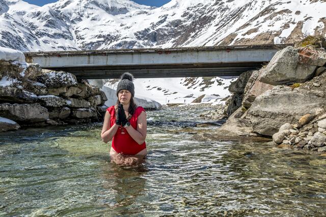 „Ich bin richtig verliebt ins Kaltwasserschwimmen es fordert viel Konzentration", ist Sintija Federa voll fokusiert. | Foto: Ronny Katsch