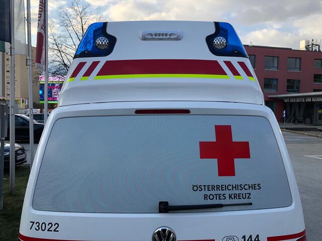 Der verletzte LKW Fahrer wurde ins LKH Weiz eingeliefert | Foto: Hofmüller