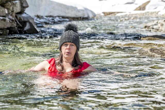 „Kaltwasser-Schwimmen ist ein toller Start in den Tag für mich. Es rückt alles in die richtige Perspektive und versorgt mich mit der nötigen Energie“, beschreibt die Extremsportlerin dieses Bild. | Foto: Ronny Katsch