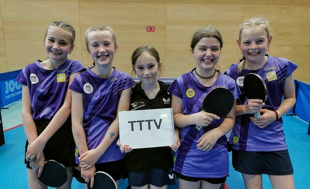 Herzliche Freude im Tiroler U11-Tischtennis-Team. | Foto: TTC Raiba Kirchbichl