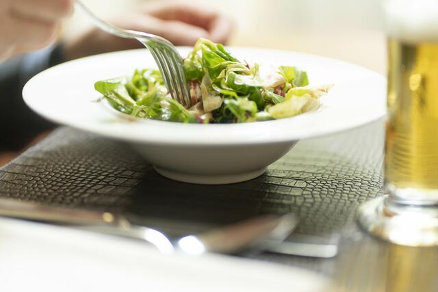Ein gesunder Salat als Vorspeise | Foto: Klaus Pressberger