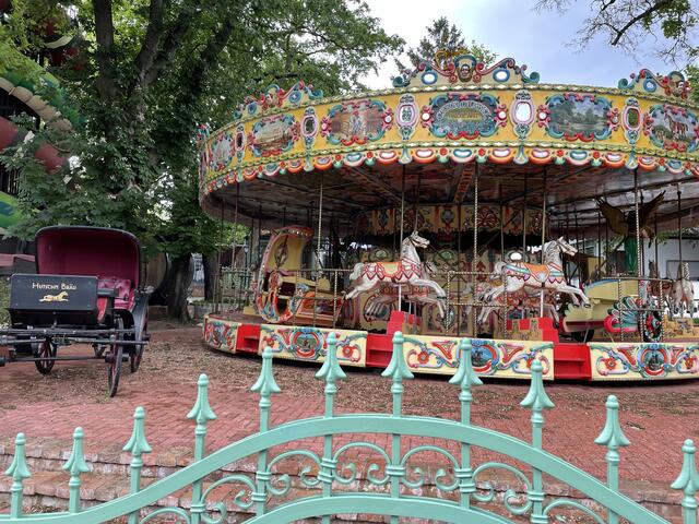 Neu ist auch das historische Ringelspiel im Park Hrabalek.