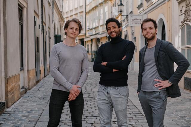 Konsumieren, aber bewusst und nachhaltig: Das ist das Motto von Christoph Widl, Marcus Rosenberger und Michael Frey vom Online-Shop "beeanco". | Foto: Hiroshi Tsukui