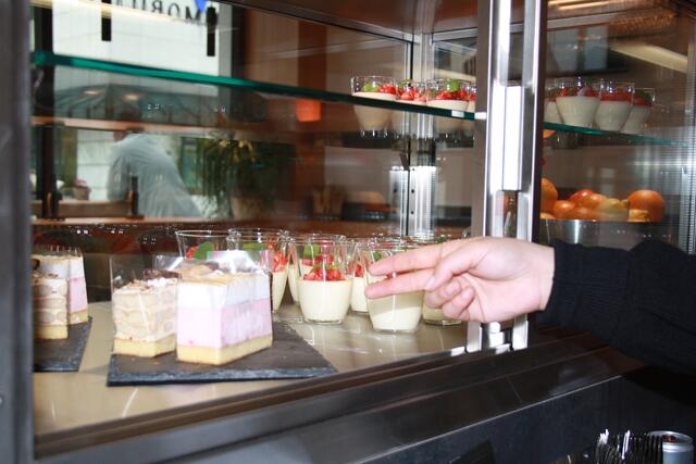 Dolce gibt es frisch aus der Vitrine.... | Foto: RMK