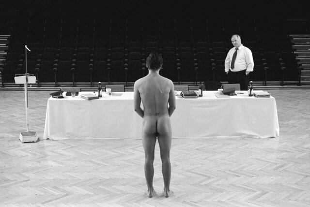 in "Sluzobníci/Servants" erzählt Ivan Ostrochovsk´y von zwei jungen Priesterseminaristen, die Anfang der 1980er Jahre in der Tschechoslowakei zwischen die politischen Fronten geraten. | Foto: Loco Films