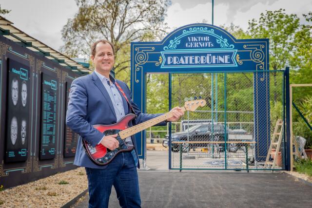 Fiebert der Premiere von "Sing Halleluja!" auf der Praterbühne entgegen: Kabarettist und Religionslehrer Stefan Haider. | Foto: Moni Fellner